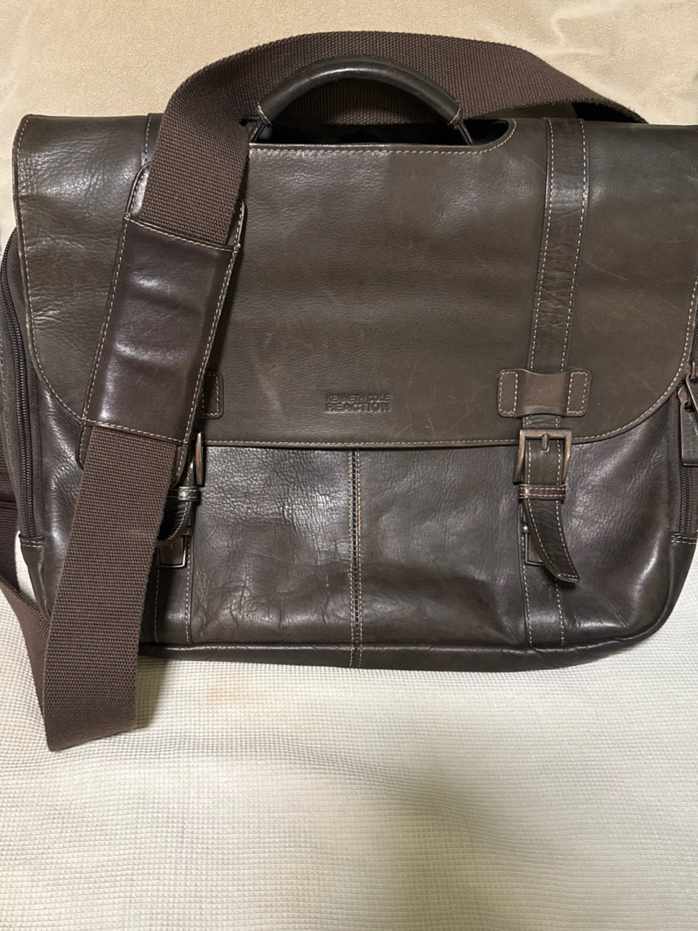 Kenneth Cole Reaction Dark Brown Leather Messenger Bag